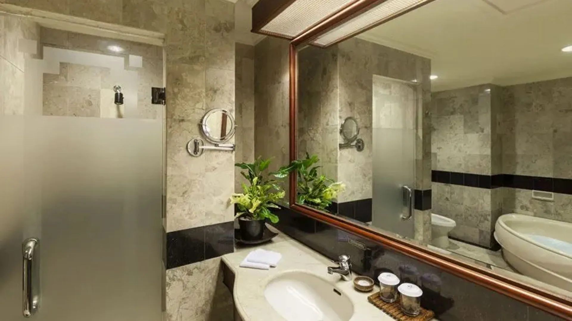 Deluxe Suite 3